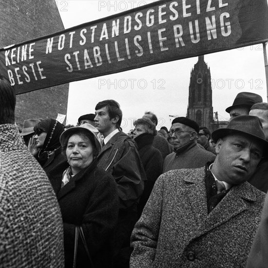 The Congress Emergency of Democracy was a first significant manifestation of trade unions and other democratic forces against the emergency laws on 30. 10. 1966 at the Roemer in Frankfurt/M