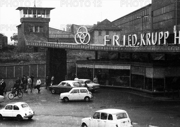 Shift change at Krupphuettenwerke AG on 14. 9. 1971 in Rheinhausen