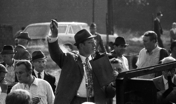 The auction of a bankrupt farm on 22. 09. 1971 in Greven in Muensterland