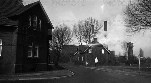 Despite the rather dilapidated condition of the colliery housing estate - here on 26 February 1973 in Bottrop - the RAG company was planning rent increases for its tenants