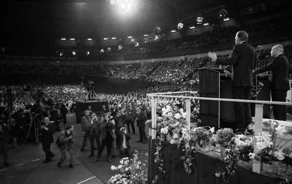 Performance and show by US revivalist Billy Graham on 2. 4. 1970 at the Westfalenhalle Dortmund