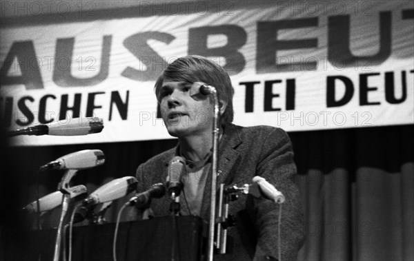 The Young Socialists had invited to a congress for apprentices on 28 November 1970 in Duesseldorf under the motto: Training instead of exploitation