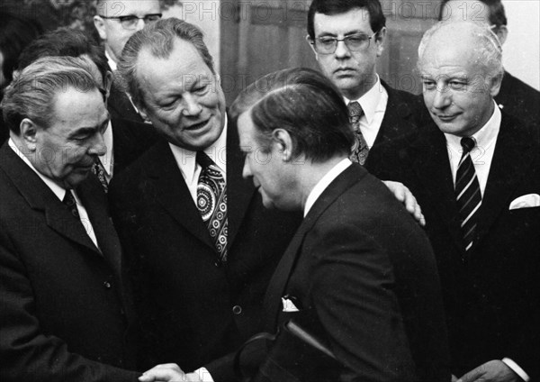 The visit of the Soviet head of state and party leader Leonid Brezhnev to Bonn from 18-22 May 1973 was a step towards easing tensions in the East-West relationship by Willy Brandt. Leonid Brezhnev