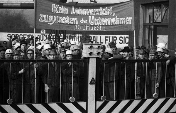The expansion of the spontaneous strikes in September 1969 extended to the Ruhr area. The photo shows the strike action in the Ruhr area