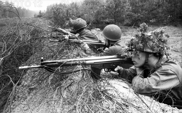 The basic training of conscripts in 1965 in a barracks in Dortmund and on a military training area in the Lueneburg Heath