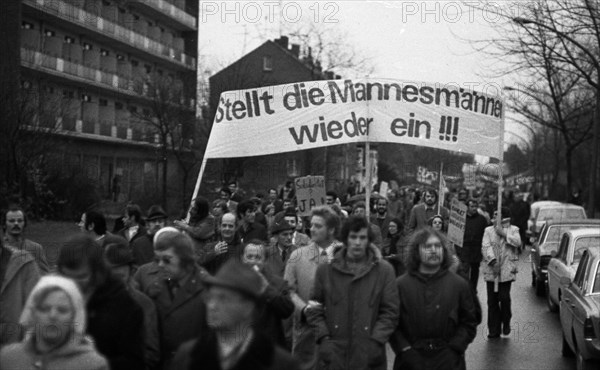 The dismissal of workers at the Mannesmann factory after a spontaneous strike not led by the union provoked protests by Mannesmann workers in Duisburg and other locations on 7 November 1973 and solidarity from workers at other factories