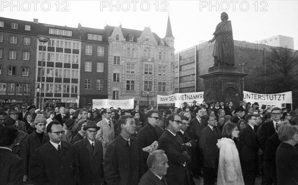 Those who support the Vietnam War betray the gospel of love. Pastors protest. With these slogans and sometimes wearing their robes