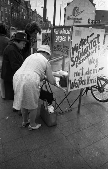 Tenants protest with a collection of signatures