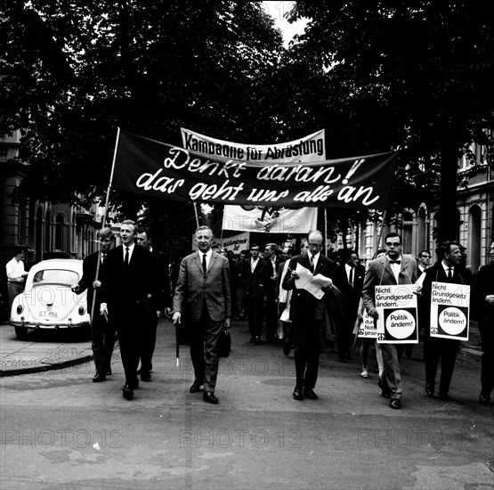 Many thousands of people gathered in Bonn on 11. 5. 1968 for the March on Bonn to protest against the emergency laws