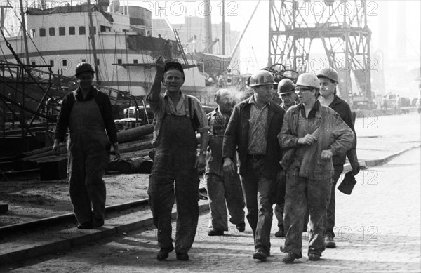 Work at the Port of Hamburg and Howaldtswerke Hamburg