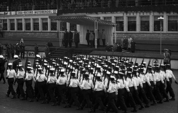 Parade of the Bundeswehr on the 20th anniversary of the founding of NATO in April 1969 at Dortmund Airport