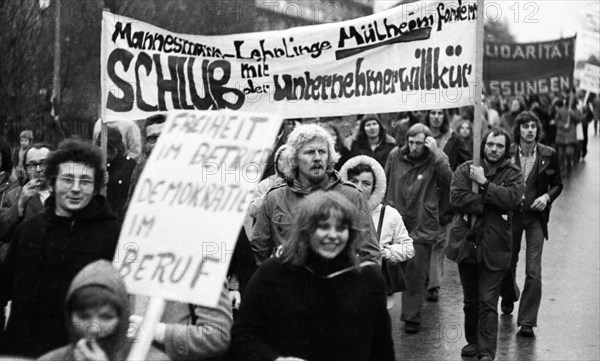 The dismissal of workers at the Mannesmann factory after a spontaneous strike not led by the union provoked protests by Mannesmann workers in Duisburg and other locations on 7 November 1973 and solidarity from workers at other factories