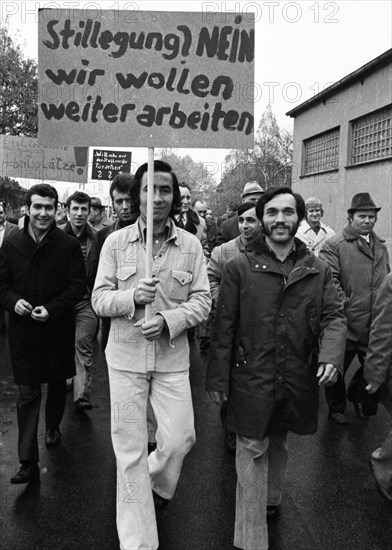 Employees of the Duesseldorf -Reisholz steel and tube works demonstrated on 6 November 1973 in Langenfeld-Immigrath against the loss of jobs