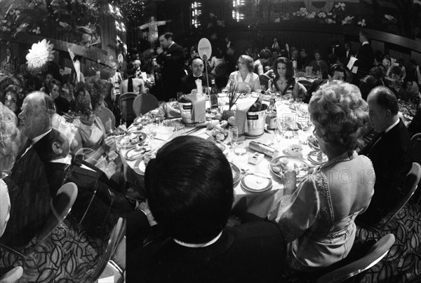 Banquet and ball at the Duesseldorf Hilton Hotel in 1966 accompanied by protest with reference to misery and terror in Brazil