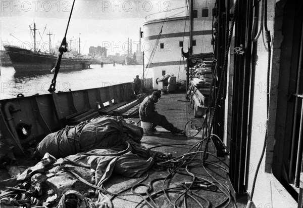 Work at the Port of Hamburg and Howaldtswerke Hamburg