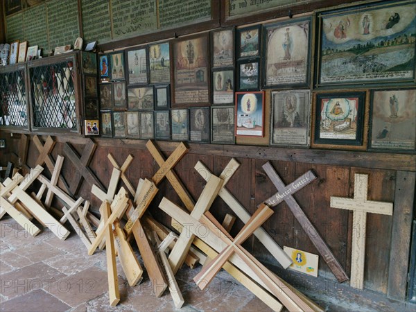 Votive tablets and sacrificial crosses in the circuit around the Chapel of Grace in Altoetting