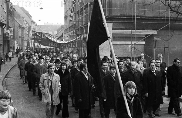 A workers' meeting in the wash-house of the Monopol colliery on 18 November 1973 in Kamen was replaced by a demonstration against the closure of the colliery