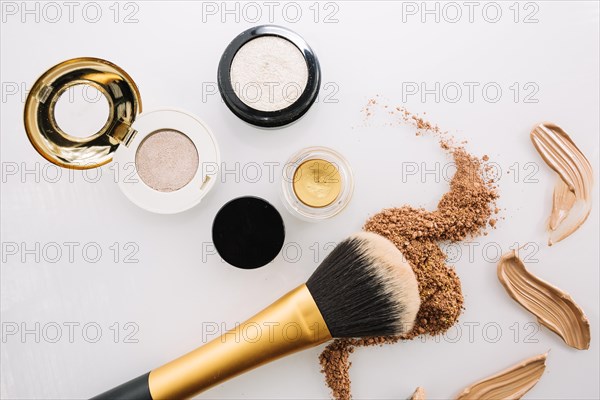 Brush makeup foundations