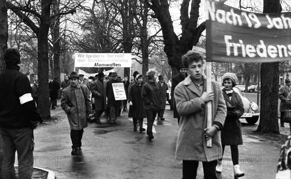 The peace movement demonstrated in Bonn on 16. 6. 1965 against the emergency laws and nuclear weapons