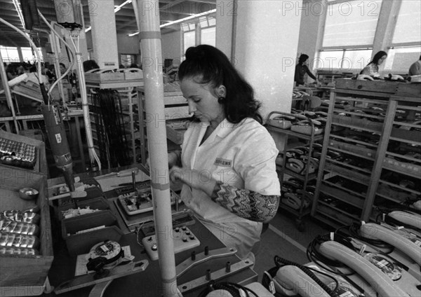 Women's workplaces at Siemens on 22. 11. 1973 during the production of telephone sets in Bocholt