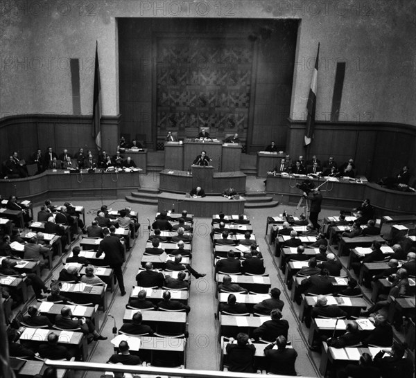 Session of the North Rhine-Westphalian Parliament in 1965 in Duesseldorf