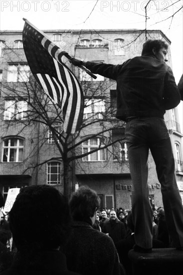The 1968 International Vietnam Congress and the subsequent demonstration by students from the Technical University of Berlin and 44 other countries was one of the most important events of the 1960s and was influential in the student movement. Counter-demonstrators with US flag