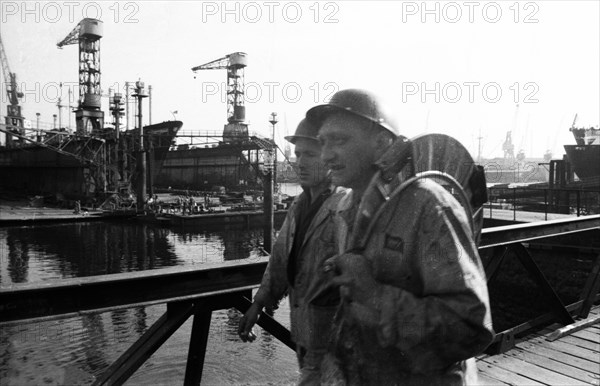 Work at the Port of Hamburg and Howaldtswerke Hamburg