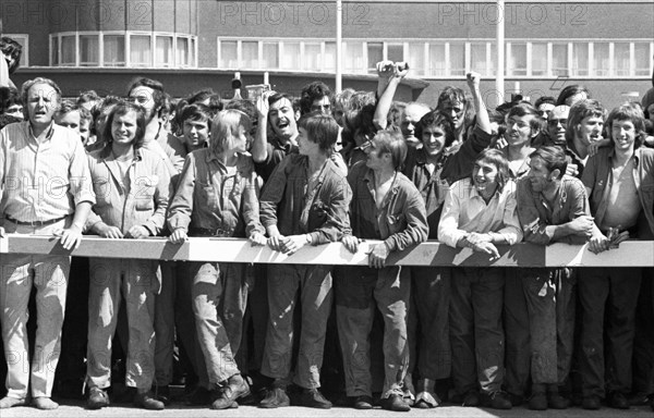 Many workers at the Opel factory in Bochum - here on 23 August 1973 - also took part in the wildcat strikes that swept through many parts of the Ruhr region