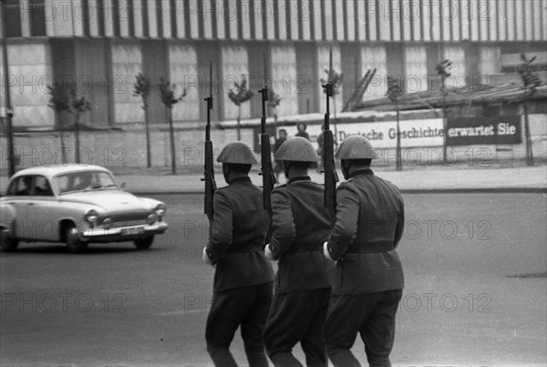 The picture was taken between 1965 and 1971 and shows a photographic impression of everyday life in this period of the GDR. Berlin