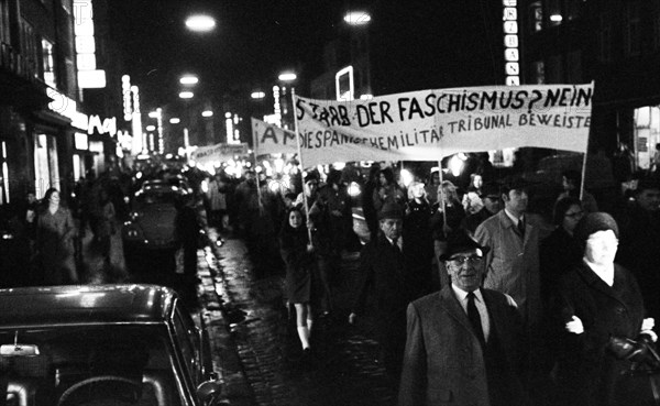 Cologne leftists demonstrated against neo-Nazis and international fascism through the city centre on 10. 11. 1968