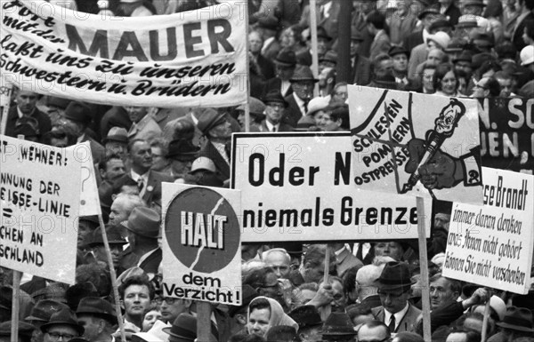 An expellees' rally on 30 May 1970 in Bonn with the NPD