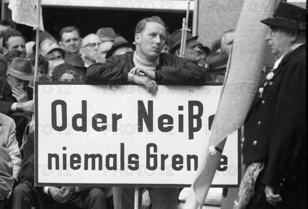 An expellees' rally on 30 May 1970 in Bonn with the NPD