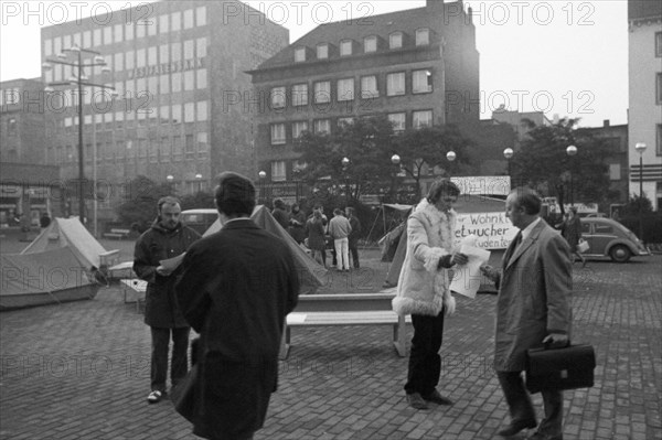 Students and their associations protested against student rent extortion on Kennedyplatz in Essen