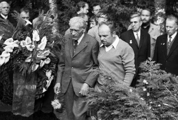 The traditional memorial ceremony Flowers for Stukenbrock