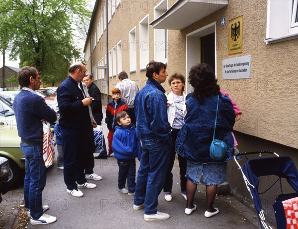 Gymnasium were also used. Immigrants and foreign refugees in North Rhine-Westphalia on 28. 10. 1988 in Unna-Massen. Since the sleeping accommodations were not sufficient