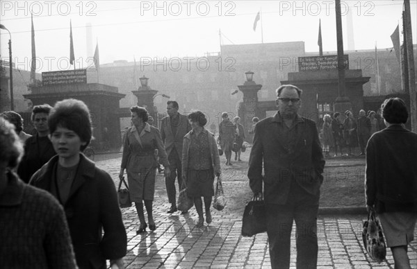 The picture was taken between 1965 and 1971 and shows a photographic impression of everyday life in this period of the GDR. . Bitterfeld . Chemical plant . Schicjhtwechsel