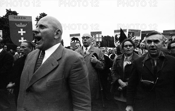 The second meeting of Federal Chancellor Willy Brandt with GDR MP Willi Stoph on 21 May 1971 in Kassel was accompanied by a large number of statements for and against the Brandt government's policy of detente. Associations of Displaced Persons