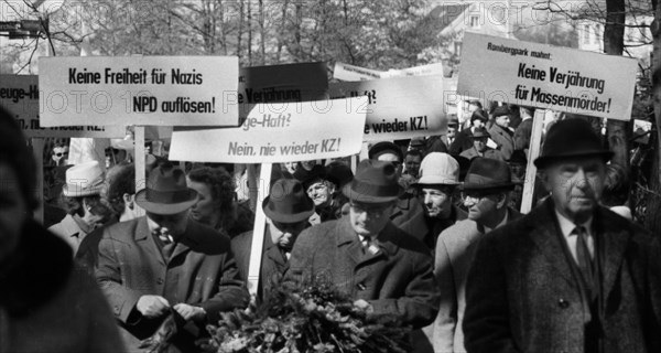 Good Friday 1945 the forest in Rombergpark was a place of crime. The commemoration of the Nazi crimes here on 23. 3. 1967 in Dortmund Bittermark a demonstration against neo-Nazism