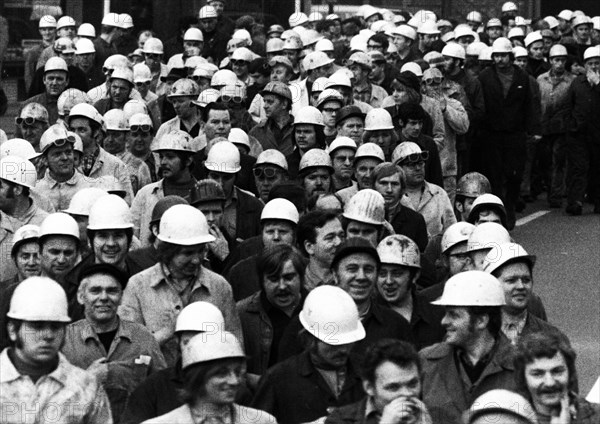 About 4000 steelworkers of Hoesch AG Westfalenhuette demonstrated on 14 January 1972