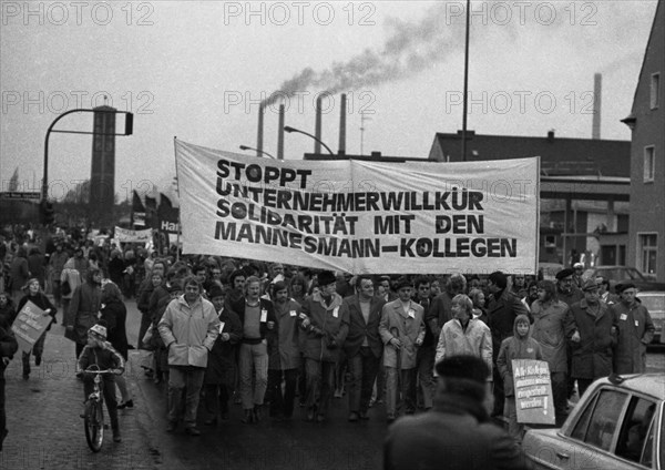 The dismissal of workers at the Mannesmann factory after a spontaneous strike not led by the union provoked protests by Mannesmann workers in Duisburg and other locations on 7 November 1973 and solidarity from workers at other factories
