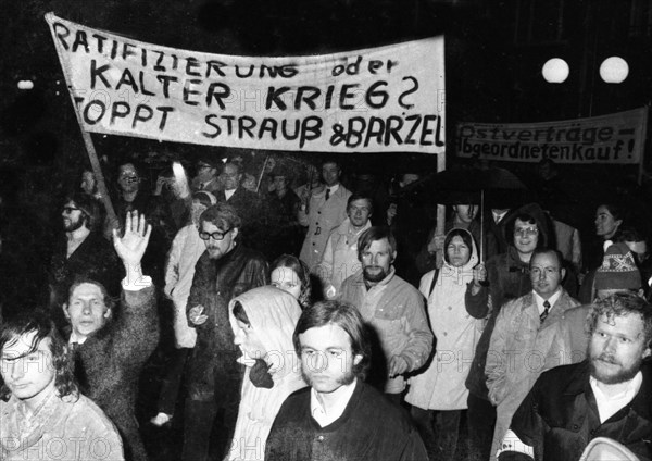 Supporters and friends of the SPD/FDP government coalition demonstrated in Bonn on 26 April 1972 with a torchlight march and rally in favour of the government and the ratification of the Eastern treaties