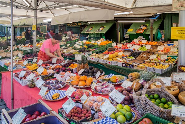 Fruit and vegetable stall at the Viktualienmarkt