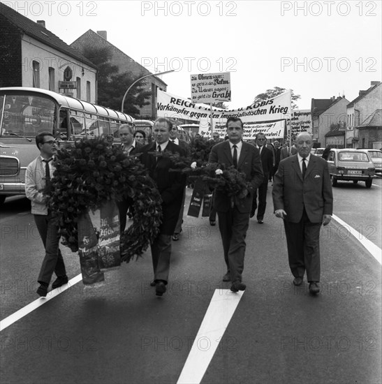 The shooting of Cologne sailors Max Reichspietsch and Albin Koebes on 5 September 1917 in Cologne-Wahn for mutiny prompted youth associations to protest and lay a wreath in commemoration after 50 years