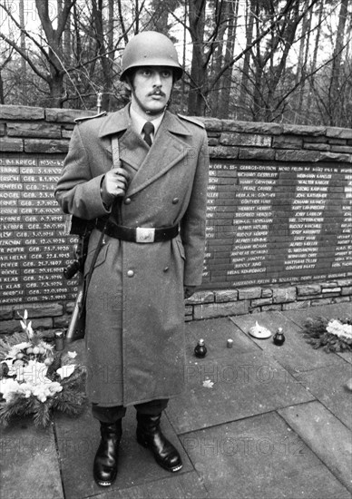 A meeting of the traditional associations of the Waffen- SS to honour their dead of the 6th SS Division North on 14. 11. 1971 in Hunrueck was accompanied by the Bundeswehr with officers and a squad of recruits