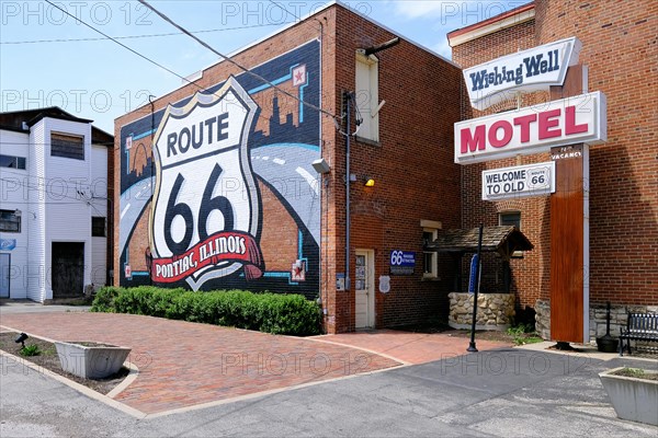 Route 66 mural in the historic centre of Pontiac