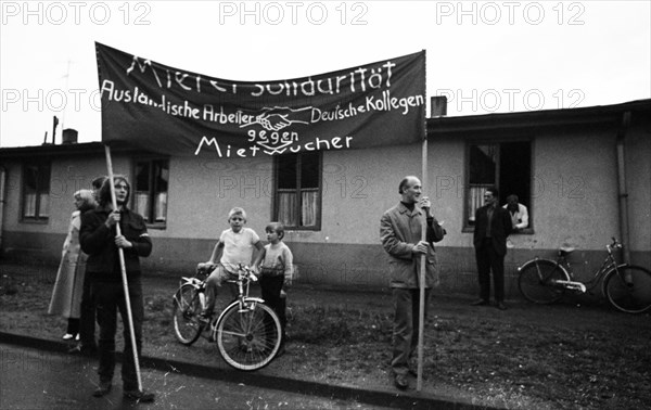 The report in a daily newspaper in Duesseldorf in 1968 about rent-seeking by Turkish guest workers aroused the pastor. The pastor of the Protestant church was agitated and called on his congregation to protest. Protest of the church congregation