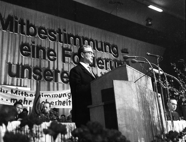 Trade union activities in the years 1965 to 1971 on the subject of co-determination and Montanmitbestimmung in the Ruhr area