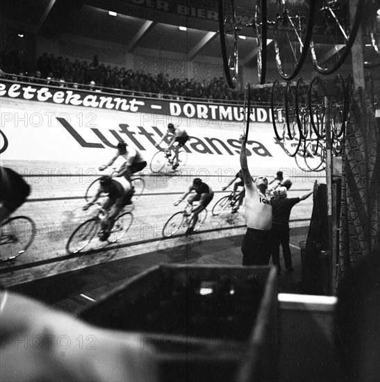 The 6-day race of the professional cyclists