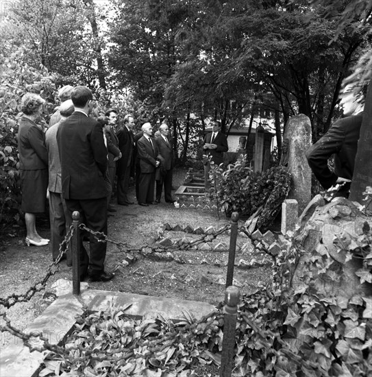 The shooting of Cologne sailors Max Reichspietsch and Albin Koebes on 5 September 1917 in Cologne-Wahn for mutiny prompted youth associations to protest and lay a wreath in commemoration after 50 years