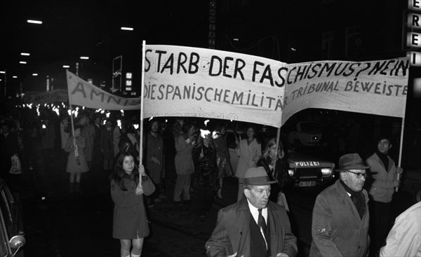 Cologne leftists demonstrated against neo-Nazis and international fascism through the city centre on 10. 11. 1968